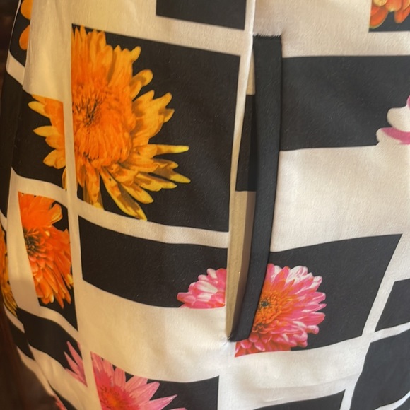 Golf Skirt / Skort - Picture 3 of 8